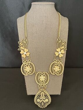 Ornate Gold Floral Filigree Pendant Necklace - Women Jewelry
